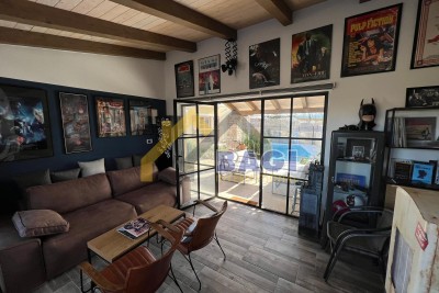 Casa rustica con piscina-bellissimo giardino