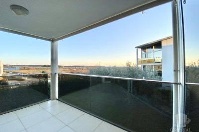 NOVIGRAD, STAN Z POGLEDOM NA MORJE NA PRVEM NADSTROPJU!!