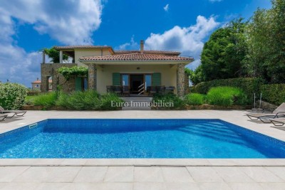 Steinhaus mit Pool und großem Garten, Buje