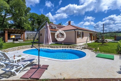 Beautiful single-storey house with swimming pool near Poreč