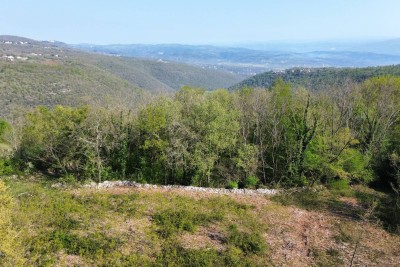 LABIN, OKOLICA, GRAĐEVINSKO ZEMLJIŠTE OTVORENOG POGLEDA ZADNJE U GRAĐEVINSKOJ ZONI