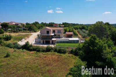 Novosagrađena kuća sa bazenom u unutrašnjost Istre