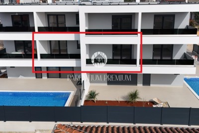 Moderan stan na 1. katu sa dvije terase s pogledom na more, samo 700m od mora i marine