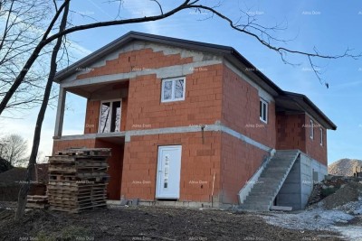 Casa in fase di roh-bau con ampio giardino – Cerovlje