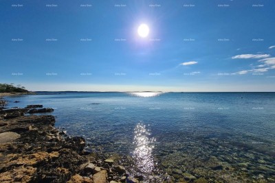 PEROJ, na samoj obali. Parcela prvi red do mora!