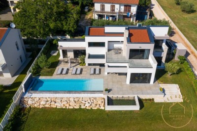 Villa con vista panoramica sul mare e sui vigneti