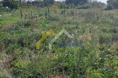 Poljoprivredno zemljište-sa mogućnošću priključka vode