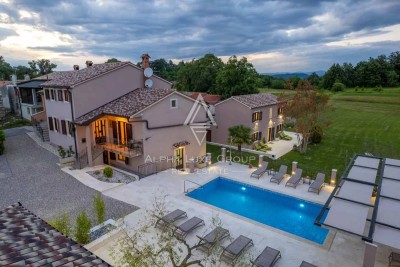 Istra, Pićan: Imanje s 3 vile na velikoj parceli