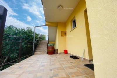 Prostrana, namještena kuća u Puli s velikim dvorištem i brojnim mogućnostima