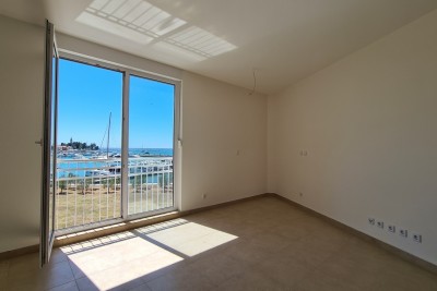 Stan u Novigradu, pogled more, garaža