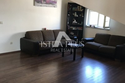 STANOVANJE POREČ - 92 M2, KLET, PARKIRIŠČE - POGLED NA MORJE - PLAŽA 800m