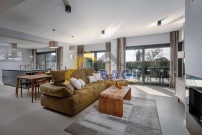 Exklusive Villa mit Pool, Wellnessbereich und Jacuzzi – Poreč