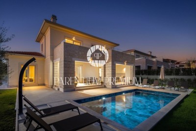 Čudovita vila z bazenom 900 m od morja