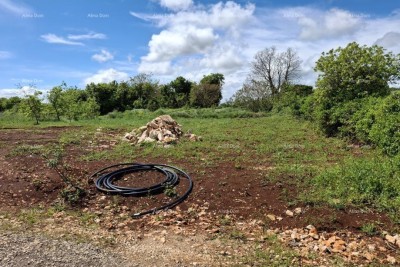 Marčana, Baugrundstück, 845 m2, mit Projekt und Genehmigung – 3 km vom Meer