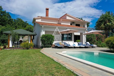 Labin, outskirts: Stunning renovated villa with pool and wellness area
