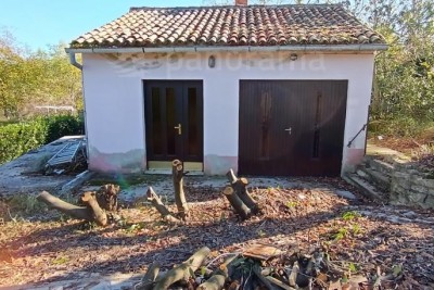 Kuća za renovaciju na jako lijepoj lokaciji