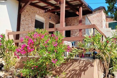 SAMOSTOJEĆA KUĆA S OKUĆNICOM I POGLEDOM NA MORE,KAVRAN