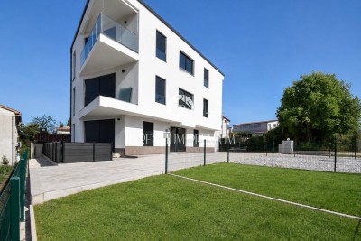 Appartamento in palazzina moderna con cortile, a 400 metri dalla spiaggia