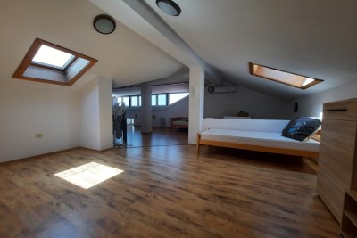 KUĆA NA 3 ETAŽE S POGLEDOM NA MORE,MEDULIN!