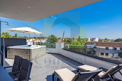 Poreč, okolica, Luksuzno stanovanje v 1. nadstropju z jacuzzijem in savno