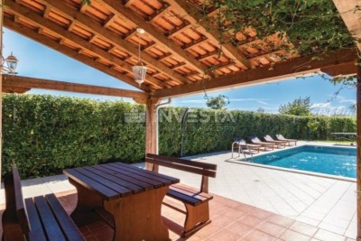 Renovated stone house with a swimming pool in the heart of Istria