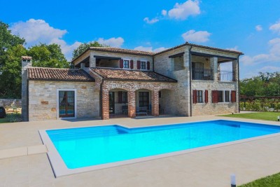 TINJAN, VILA S BAZENOM U TRADICIONALNOM STILU