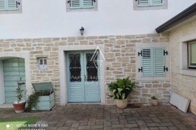 Istrien, Poreč – Wunderschön renoviertes Steinhaus mit 4 Schlafzimmern zu verkaufen
