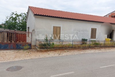 Parenzo, Casa a Schiera al Piano Terra con Ampio Giardino