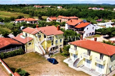 Umag-Umgebung, Geschäftshaus und Apartmenthaus in der Nähe der Stadt