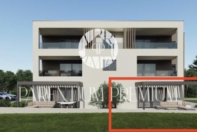 Apartment with a yard and its own entrance in a sought-after location 700m from the sea - under construction