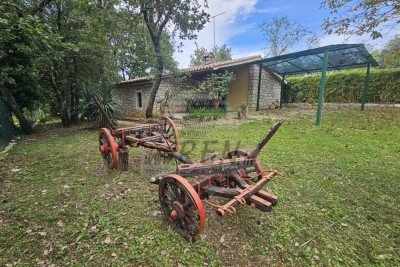 Einstöckiges Haus auf dem Land in der Nähe von Buje