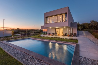 Moderne Villa mit bezaubernder Aussicht