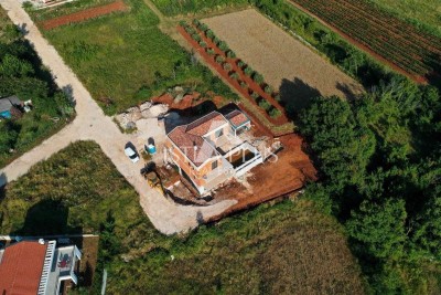 Surroundings of Višnjan!! Villa in construction with pool and garage, quiet location