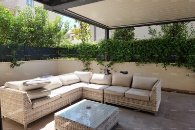 STOJA  Moderni stan s terasom 80 m², 100 m od mora u Puli!