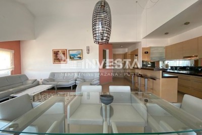 Pula, Pješčana uvala, penthouse, wellness, vrt, blizu mora