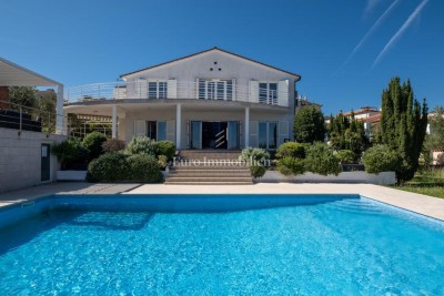 Namještena vila s bazenom i prostranom okućnicom