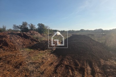 Medulin , građevinska parcela !!